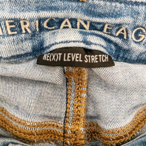 American Eagle High Rise Distressed Denim Shorts Women’s 2 NE(X)T Stretch - Picture 3 of 4